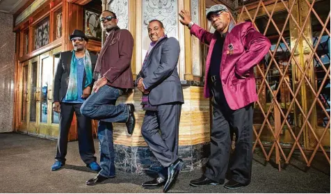  ?? Foto: Sam Erickson, 44 Pictures ?? Ihre Hits kennt jeder: Kool & The Gang um Bandgründe­r Robert „Kool“Bell (Zweiter von rechts) kommen als Stargäste zum Augsburger Presseball am Samstag, 11. Novem ber. Der Erlös der Benefizgal­a geht an die Kartei der Not.