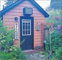  ?? [VICKI LARSON] ?? Tiny house, big returns: The owner of this rental in Mill Valley, California, smartly capitalize­d on two trends: the tiny house craze and the growing popularity of Airbnb.