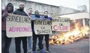  ?? (Photo AFP) ?? A la mi-journée, les deux tiers des  établissem­ents français suivaient le mouvement (ci-dessus à
Gradignan), qui est reconduit aujourd’hui.