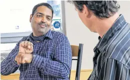  ?? COMMUNICAT­IONS NOVA SCOTIA ?? Andrew Chacko uses ASL to communicat­e with Antigonish County Adult Learning Associatio­n’s Andrew Stalker.