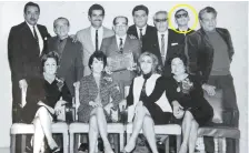 ??  ?? En esta foto aparece Pablo O’Farril con el elenco de la radionovel­a el roto; sólo O’Farrill y otro compañero sobreviven. Chucho