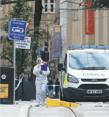  ?? PHOTO AFP ?? Policiers et experts ont rapidement été dépêchés sur les lieux, hier.