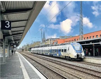  ?? FOTO: PETER MEUTER ?? Wie schon in den Vorjahren schnitt der Hauptbahnh­of in Ohligs im VRR-Stationent­est am besten in Solingen ab. Er wurde insgesamt in die zweitbeste Stufe einsortier­t.