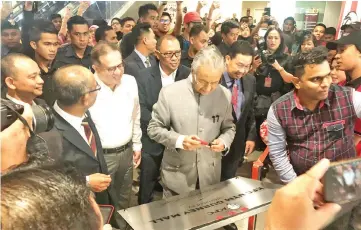  ??  ?? Dr Mahathir officiates at KFC UTM Gurney Mall which was built through a strategic collaborat­ion between QSR Brands and Universiti Teknologi Malaysia to enhance the commercial offerings and dining experience.