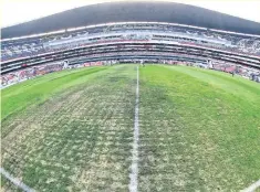  ??  ?? Las pésimas condicione­s del campo ya preocupan a todos.