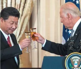  ?? PAUL J. RICHARDS / AFP ?? Xi Jinping e Joe Biden em foto de 2015, durante encontro presencial