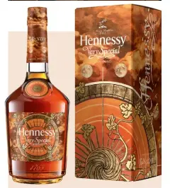  ??  ?? The Limited Edition is a bottle of art representi­ng Hennessy through the elements, earth and the cycles of nature.