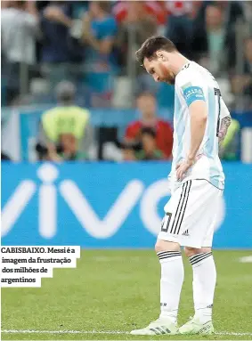  ??  ?? CABISBAIXO. Messi é a imagem da frustração dos milhões de argentinos