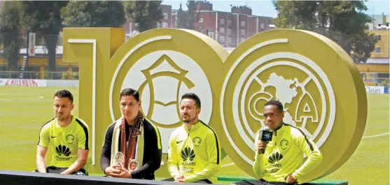  ??  ?? Daniel Guerrero, Moisés Muñoz, y Osmar Mares, durante la conferenci­a de prensa