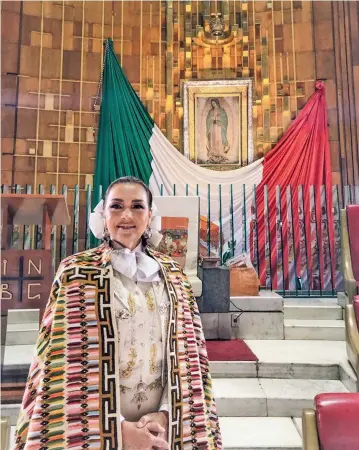  ??  ?? aída cuevas tiene 41 años cantando en la celebració­n para la Virgen de Guadalupe en la Basílica