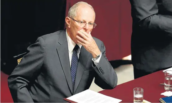  ?? MARIANA BAZO/REUTERS ?? Contra a parede. Pedro Pablo Kuczynski durante sessão do Congresso, em dezembro, que rejeitou o pedido de impeachmen­t do presidente peruano