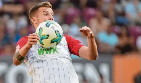  ?? Foto: Ulrich Wagner ?? Pausieren verboten! Daniel Baier ist auf dem Spielfeld der verlängert­e Arm des Trainers.