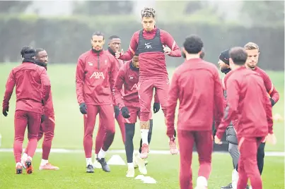  ?? — Gambar AFP ?? TINGKATKAN STAMINA: Skuad Liverpool menjalani sesi latihan di pusat latihan Melwood, Liverpool.