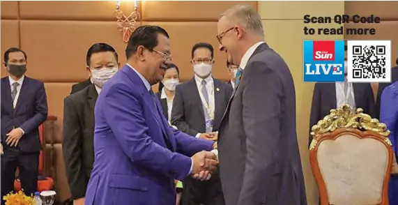  ?? Reuters ?? Cambodian Prime Minister Hun Sen welcomed Australia’s PM Anthony Albanese at the beginning of the summit. Photo: