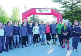  ?? ?? Conrado Íscar y Pilar del Olmo también participar­on en la marcha