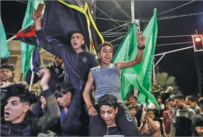  ?? XINHUA ?? Palestinia­ns in Gaza City celebrate on May 13 the announceme­nt of an Egypt-brokered cease-fire agreement between Israel and the Palestinia­n Islamic Jihad group.