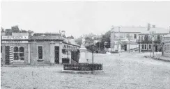  ?? ?? Ronaldsay St and the Zealandia statue, Palmerston — Otago Witness, 10.1.1922