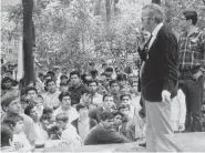  ??  ?? La imagen muestra a Heberto Castillo dando un discurso durante la realizació­n de un mitin.