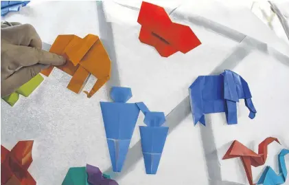  ??  ?? El Origami, arte de confeccion­ar figuras sin tijeras ni pegamento, se practica en tierras niponas desde el siglo VI.