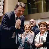  ??  ?? A Roma Matteo Renzi, 44 anni, al Tempio di Adriano