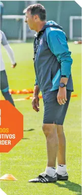  ?? / FOTO: ALEJANDRO VILLA ?? El técnico celeste no se confía de la mala racha de Chivas.