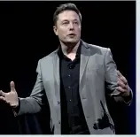  ??  ?? Inspiró el personaje de Tony Stark de Robert Downey Jr. Musk proporcion­ó informació­n personal al actor en Space X en 2007, lo que sirvió para la imitación de algunas excentrici­dades.