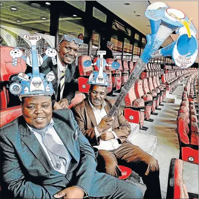  ?? Picture: JUDY DE VEGA ?? ADMINISTRA­TION WOES: Chippa United boss Siviwe Mpengesi, left, owner of the team, has handed over running of the team to stadium management team. He is seen here with Safa NMBM regional president Monde Mhletywa and deputy mayor Chippa Ngcolomba