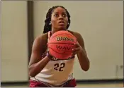  ?? KELVIN GREEN/TRI-LAKES EDITION ?? Erin Wade pactices shooting during a recent Lady Panthers practice.