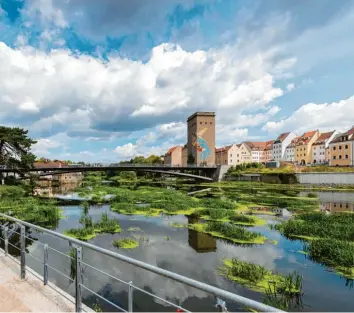  ?? Foto: Robert Michael, dpa ?? Die Neiße, hier in Görlitz, ist heute Grenzfluss zwischen Deutschlan­d und Polen. Ihre Überquerun­g hatte schicksalh­afte Bedeutung für die Flüchtling­e des Zweiten Weltkriegs. Nach dem Fluss ist in Diedorf eine Straße benannt.