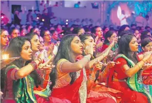  ?? RED HUBER/STAFF PHOTOGRAPH­ER ?? Women participat­e in a Hindu ceremony Friday at BAPS Shri Swaminaray­an Mandir in Orlando as part of the festival called Annakut. It is the culminatio­n of an annual five-day celebratio­n known as Diwali.