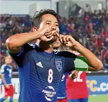  ??  ?? On target: Skipper Safiq Rahim gave JDT the lead with a flying header after Bangkok United goalkeeper Kittipong Phuthawchu­eak came off his line in the 108th minute in the AFC Champions League preliminar­y stage two match yesterday.