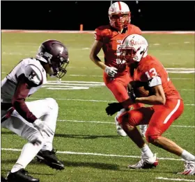  ?? PILOT PHOTO/MAGGIE NIXON ?? Devante Garcia sets to make a move on Mishawaka’s Kanaan Jewett. Garcia had five catches for 98 yards.