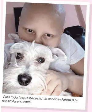  ??  ?? ‘Eres todo lo que necesito’, le escribe Danna a su mascota en redes.