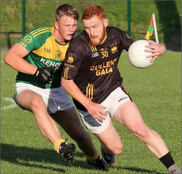  ??  ?? Ian White of Adamstown under pressure from HWH-Bunclody’s county Minor, Adam Hogan.