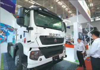  ?? JIA CHENGLONG / FOR CHINA DAILY ?? A self-driving truck on display during an industry expo held in Tianjin.