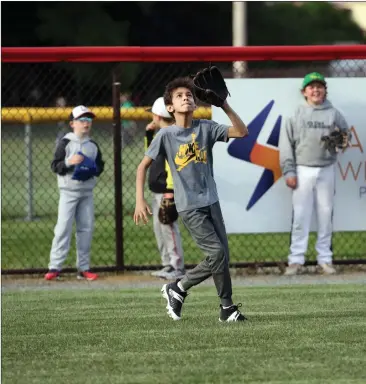  ?? Photos by Louriann Mardo-Zayat
/ lmzartwork­s.com ?? Coaches are finding a way to work within state guidelines to help their baseball players improve. Lincoln Little League coaches had the first opportunit­y to instruct using social distancing Monday night at Hien Field.