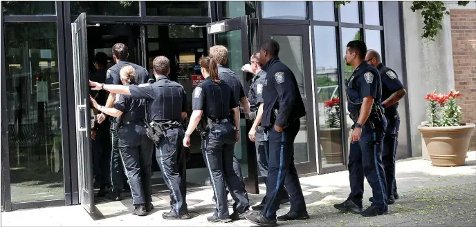  ?? NANCY LANE — BOSTON HERALD ?? Members of the Boston Police arrive at Roxbury court for the arraignmen­t of John Lazare, who allegedly shot an officer in Boston.