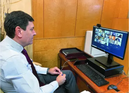  ?? JCYL ?? El consejero de Economía y Hacienda, Carlos Fernández Carriedo, participa en la reunión telemática