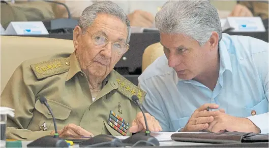  ?? AFP ?? Enroque. Raúl Castro (86) sería reemplazad­o por el segundo en el mando, Miguel Díaz-Canel (57), aunque seguiría como titular del PC .