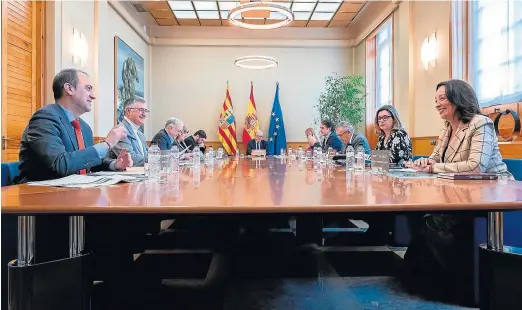  ?? FABIÁN SIMÓN ?? Un momento de la reunión de ayer del Consejo de Gobierno de Aragón.