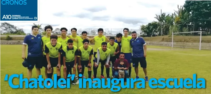  ??  ?? EQUIPO. Santo Domingo acoge la escuela de fútbol de la ‘Chatoleí’.
