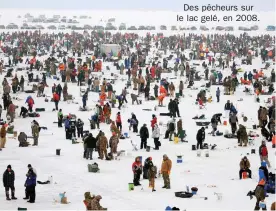  ??  ?? Des pêcheurs sur le lac gelé, en 2008.