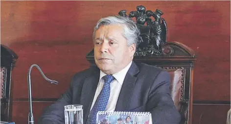  ??  ?? El Juez Emilio Elgueta fue suspendido de su cargo hasta por cuatro meses.