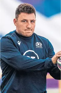  ?? Pictures: SNS/Shuttersto­ck. ?? Head coach Gregor Townsend, top left, has made three changes for the clash with Les Bleus, with Grant Gilchrist, top, returning and Duncan Weir, above, being handed a place on the bench.