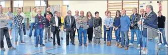  ??  ?? Les officiels de la mairie et du club de basket