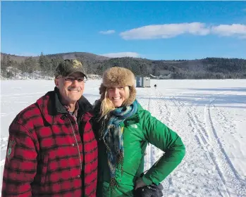  ?? CHRIS ROVZAR/THE ASSOCIATED PRESS ?? Kelly Will poses in Stoneham, Maine, with Rod Rovzar, who took her ice fishing. Will visited Stoneham as part of a year-long trip to see the 50 states, a trend that is growing in the U.S.