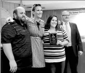  ?? Buy this photo at YumaSun.com
PHOTO BY AMY CRAWFORD/ YUMA SUN ?? YUMA ELEMENTARY SCHOOL DISTRICT ONE Volunteers of the Year Corey and Samantha Seward pose with O.C. Johnson Principal Angela Logan (center) and Superinten­dent Jamie Sheldahl (far right). In the background is board member Cory Mayrant.