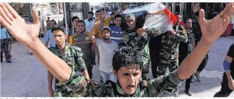 ??  ?? Die Schiiten-Miliz al-Hashd ash-Shab’bi kämpft gegen den IS, gilt aber selbst als Terrorgrup­pe. Zwei der Verhaftete­n gehörten ihr an