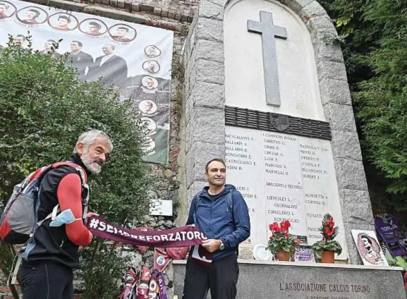  ?? ?? Sergio Chiamparin­o, ex presidente del Piemonte, insieme con Stefano Lo Russo, sindaco di Torino, alla Basilica di Superga