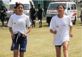  ?? Picture: DESMOND COETZEE ?? LIMBERING UP: Dellarise Christian, right, warms up with her sister and teammate Devonique at the Drie Stokkies Festival in Polokwane